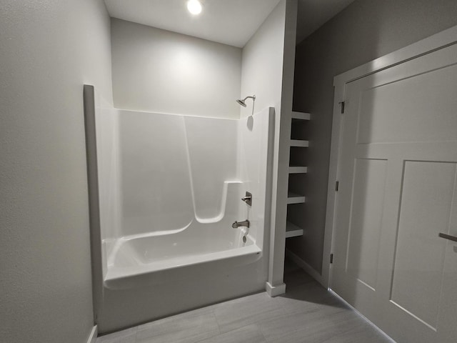 17-95 Lake Carroll Blvd, Lake Carroll, IL 61046 - bathroom with shower / bath combination and baseboards