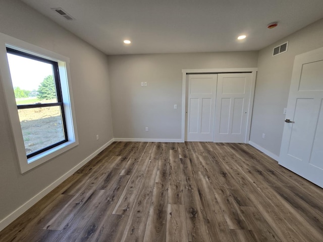 17-95 Lake Carroll Blvd, Lake Carroll, IL 61046 - unfurnished bedroom featuring dark wood-style floors, recessed lighting, baseboards, and a closet