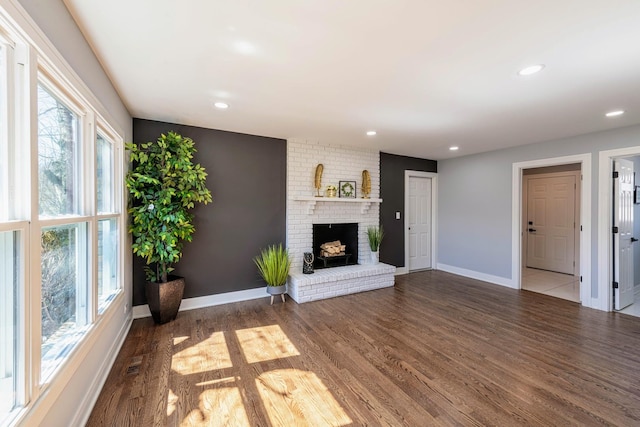 22W046 Mccormick Ave, Glen Ellyn, IL 60137 - unfurnished living room with healthy amount of natural light, wood finished floors, baseboards, and recessed lighting