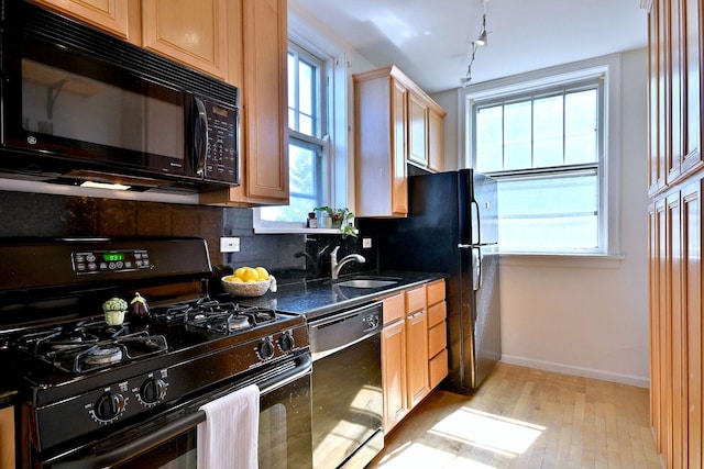 226 N Oak Park Ave Unit 3N, Oak Park, IL 60302 - kitchen featuring black appliances, a sink, plenty of natural light, and light wood-type flooring