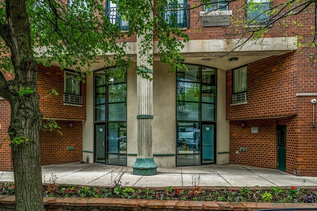 711 W Gordon Ter Unit 524, Chicago, IL 60613 - property entrance with brick siding
