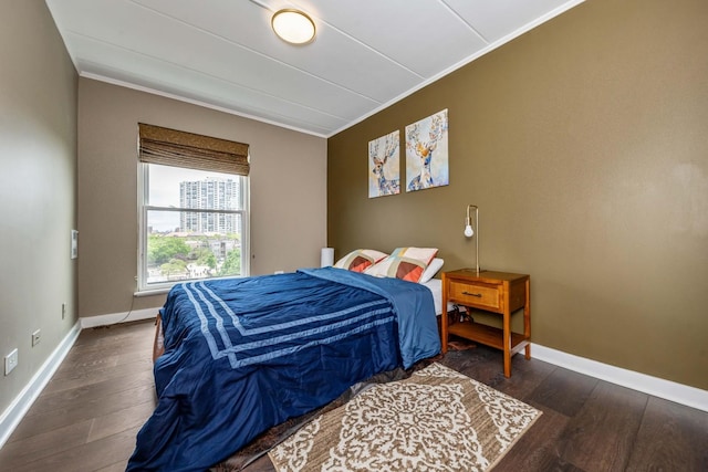 711 W Gordon Ter Unit 524, Chicago, IL 60613 - bedroom featuring wood finished floors, ornamental molding, and baseboards