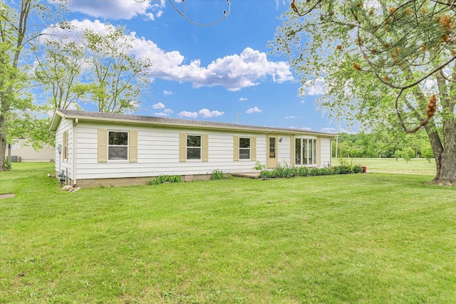 116 Seminole Ln, Loda, IL 60948 - rear view of house featuring a yard