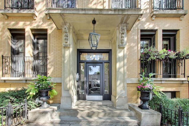 460 W Deming Pl Unit 1E, Chicago, IL 60614 - doorway to property featuring brick siding and a balcony