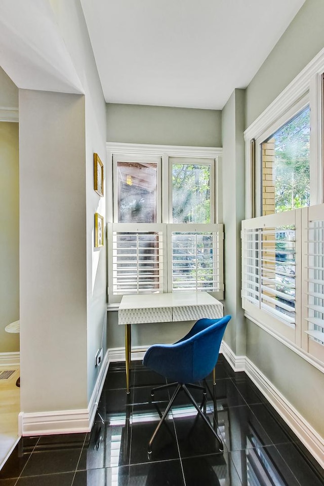 460 W Deming Pl Unit 1E, Chicago, IL 60614 - tiled office with baseboards