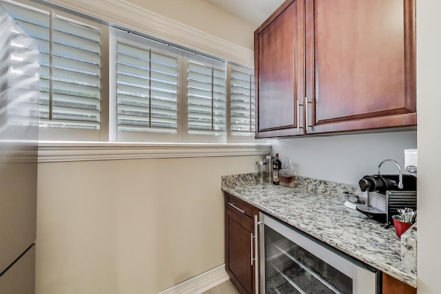 460 W Deming Pl Unit 1E, Chicago, IL 60614 - indoor dry bar featuring wine cooler and baseboards