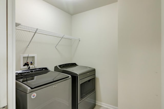 415 Highcroft Way, Lincolnshire, IL 60069 - washroom with washer and clothes dryer and baseboards