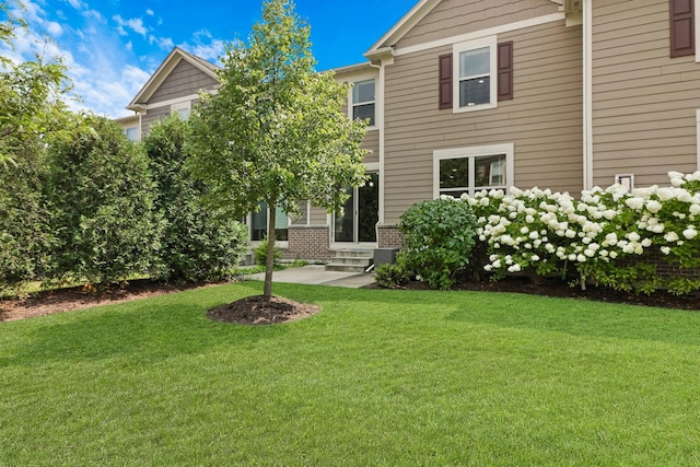 415 Highcroft Way, Lincolnshire, IL 60069 - view of front of property with entry steps, a front lawn, and brick siding