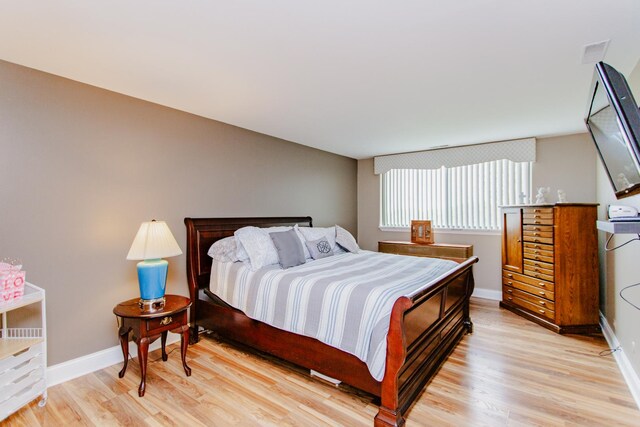 15 Bar Harbour Rd Unit 5A, Schaumburg, IL 60193 - bedroom with light wood-type flooring and baseboards