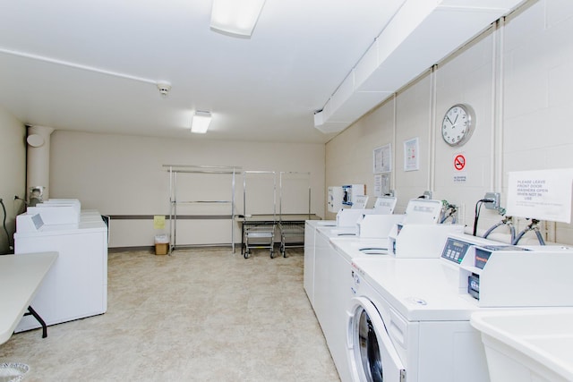 15 Bar Harbour Rd Unit 5A, Schaumburg, IL 60193 - shared laundry with washer and dryer and light floors