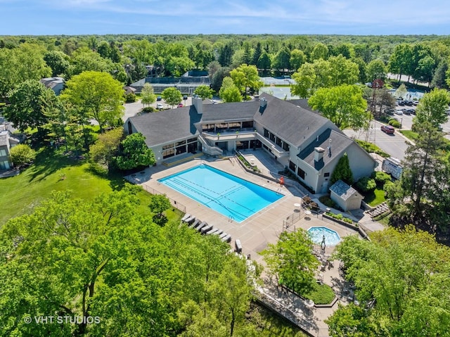 97 Thornhill Ln Unit D, Lake Barrington, IL 60010 - view from above of property featuring a pool and a heavily wooded area
