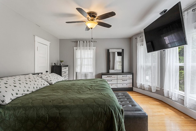 1104 W Church St, Champaign, IL 61821 - bedroom featuring light wood-style floors and a ceiling fan