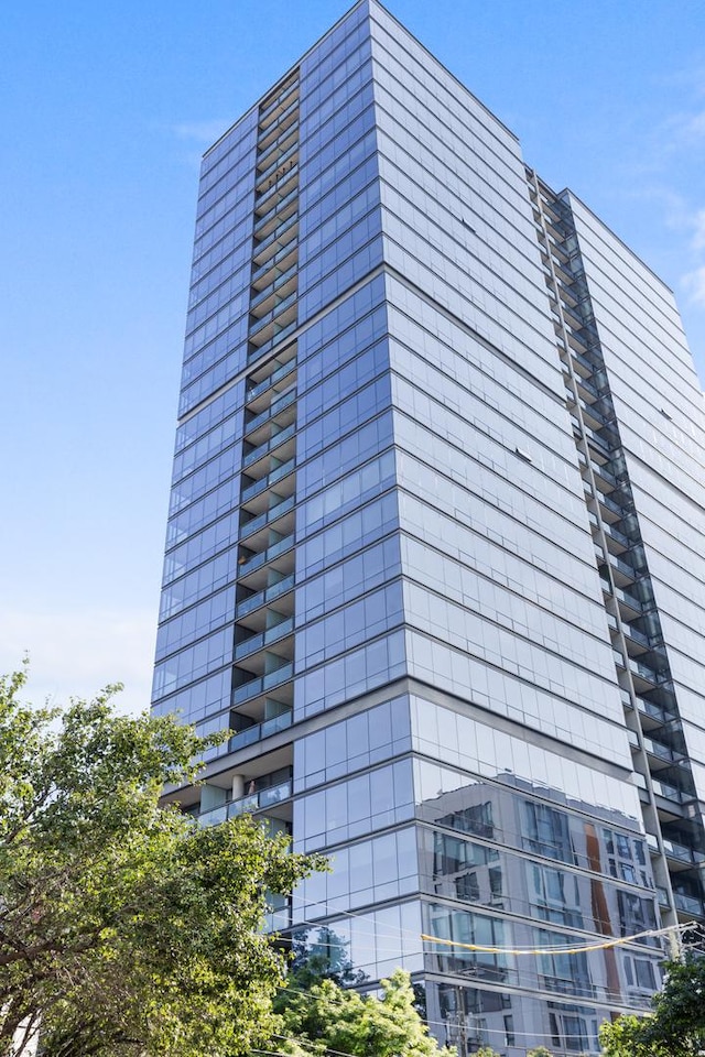860 W Blackhawk St Unit 2102, Chicago, IL 60642 - photo 1