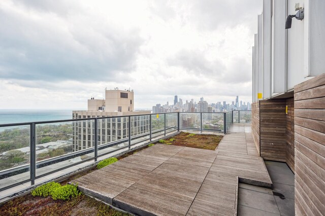 2400 N Lakeview Ave Unit 1108, Chicago, IL 60614 - wooden deck featuring a skyline view and a water view