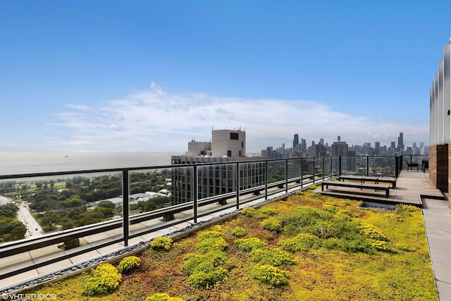 2400 N Lakeview Ave Unit 1108, Chicago, IL 60614 - view of yard with a skyline view, a balcony, and a water view