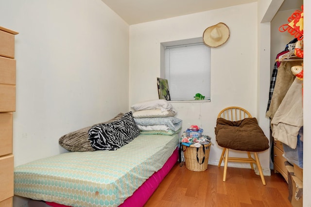 3307 S Wallace St, Chicago, IL 60616 - living area with wood finished floors