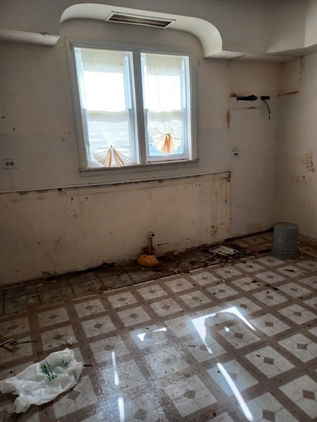 132 W 118th St, Chicago, IL 60628 - spare room with light floors