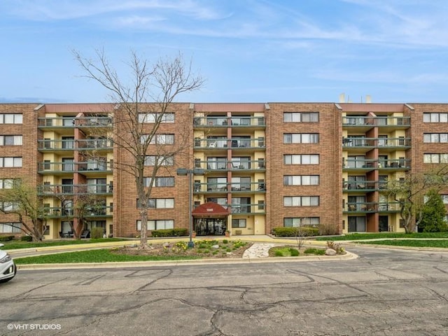 1840 Huntington Blvd Unit 314, Hoffman Estates, IL 60169 - view of apartment building / complex