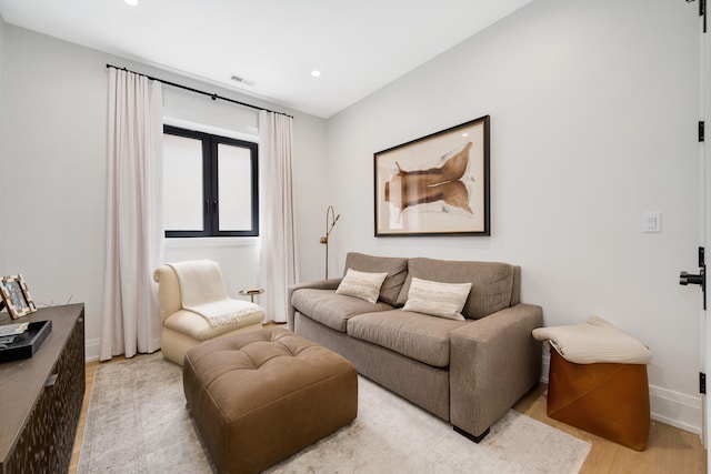 1719 N Burling St Unit 2S, Chicago, IL 60614 - living area with baseboards, light wood-style flooring, and recessed lighting