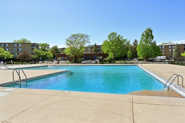 950 E Wilmette Rd Unit 410, Palatine, IL 60067 - community pool featuring a patio