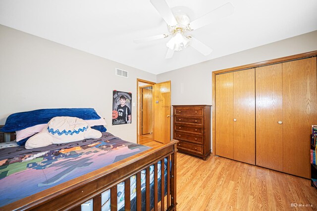 9039 S Central Ave, Oak Lawn, IL 60453 - bedroom featuring light wood-style flooring, a closet, and a ceiling fan