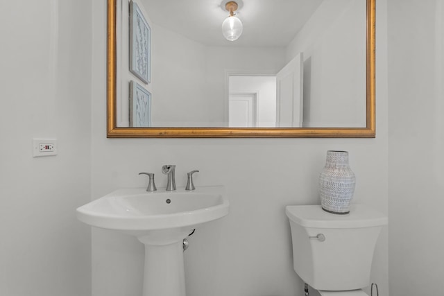 1682 Cavell Ave, Highland Park, IL 60035 - bathroom with toilet and a sink