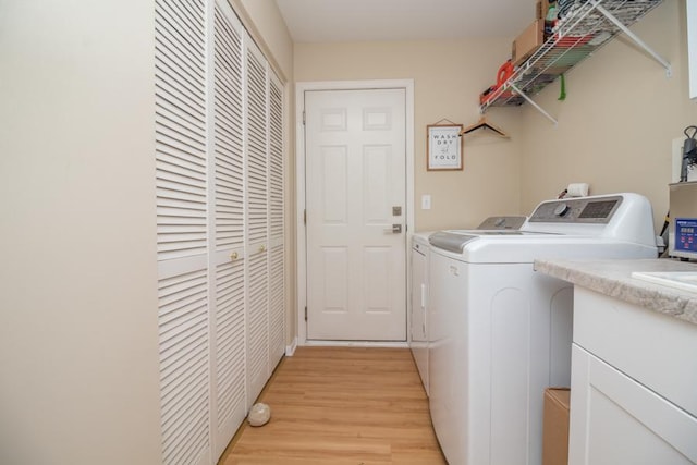 1040 Fairway Dr, Fox Lake, IL 60020 - laundry area featuring washing machine and dryer and light wood-style flooring