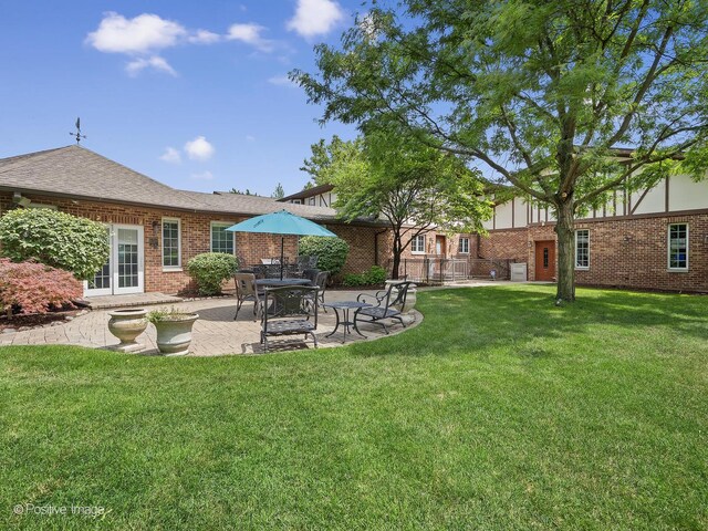 6 Swaps Ct, Oak Brook, IL 60523 - view of grassy yard with a patio