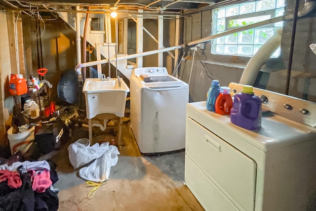 10817 S Forest Ave, Chicago, IL 60628 - laundry room with washer and dryer