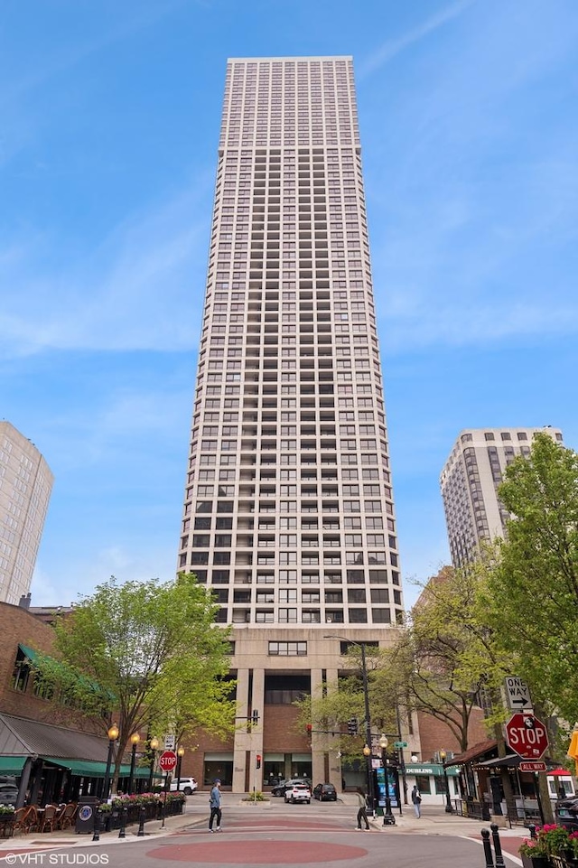 1030 N State St Unit 51J, Chicago, IL 60610 - photo 1