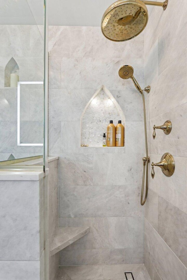 11016 84th Pl, Willow Springs, IL 60480 - full bathroom featuring a tile shower