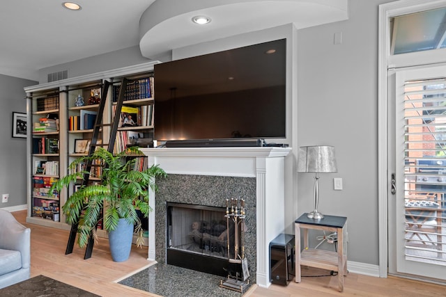 550 W Fulton St Unit 303, Chicago, IL 60661 - living area with wood finished floors, a fireplace with flush hearth, baseboards, and recessed lighting