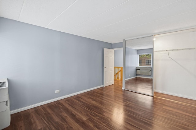 711 W Gordon Ter Unit 117, Chicago, IL 60613 - unfurnished bedroom featuring wood finished floors, baseboards, and a closet