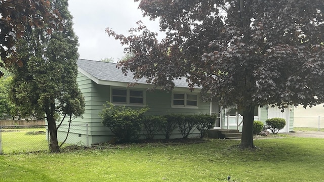 807 Finch Trl, Mchenry, IL 60051 - view of front facade featuring a shingled roof