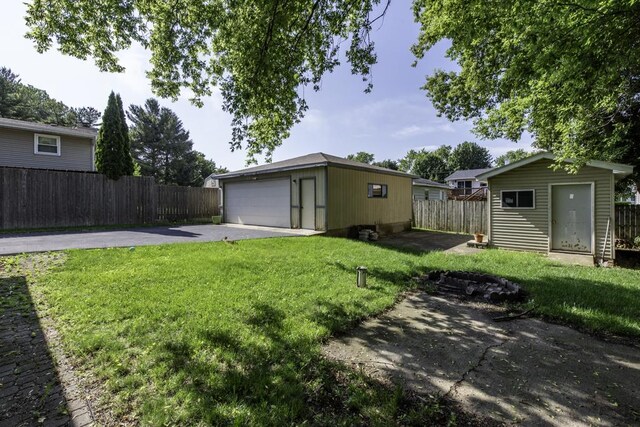 10100 W Chaplin Ave, Beach Park, IL 60087 - view of yard with an outbuilding and a garage