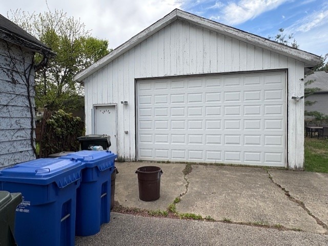 43 N Green St, Carpentersville, IL 60110 - view of detached garage