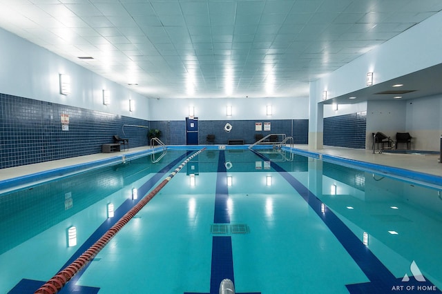 505 N Lake Shore Dr Unit 2017, Chicago, IL 60611 - view of indoor community pool