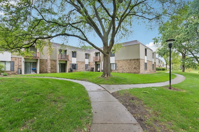 7333 Grand Ave Unit 102, Downers Grove, IL 60516 - view of community with a yard
