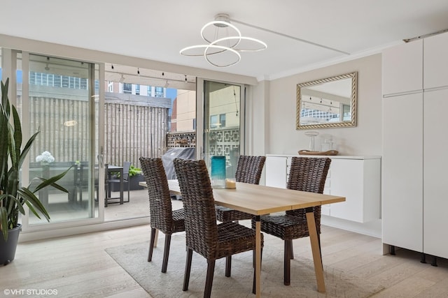 1516 N State Pkwy Unit 5D, Chicago, IL 60610 - dining area with light wood finished floors, crown molding, and a chandelier