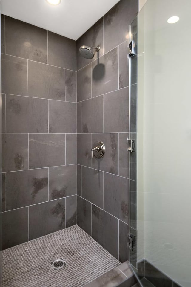 2550 N Lakeview Ave Unit S2005, Chicago, IL 60614 - bathroom with a stall shower and recessed lighting