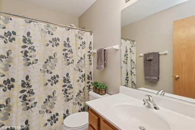 39674 N Warren Ln Unit 0, Beach Park, IL 60083 - full bathroom with toilet, vanity, and a shower with curtain