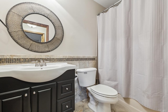 1715 Chestnut Hill Rd, Plainfield, IL 60586 - full bath featuring tile walls, a wainscoted wall, toilet, vanity, and a shower with shower curtain