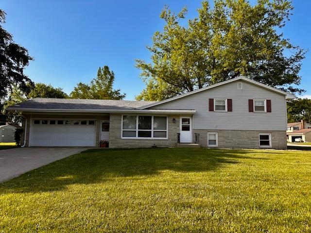 906 21st St, Mendota, IL 61342 - split level home with an attached garage, a front lawn, and driveway
