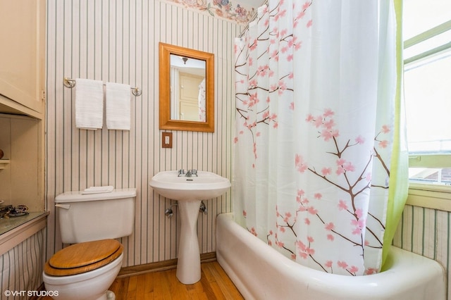 10716 S Hoyne Ave, Chicago, IL 60643 - full bathroom featuring wallpapered walls, wood finished floors, toilet, shower / bath combo with shower curtain, and baseboards