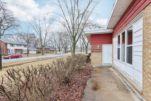 926 Braemar Rd, Flossmoor, IL 60422 - view of yard with a residential view