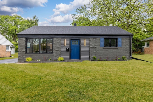 328 Nassau St, Park Forest, IL 60466 - view of front of property featuring a front yard and roof with shingles