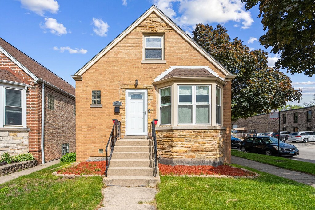 5701 N Mobile Ave, Chicago, IL 60646 - photo 1