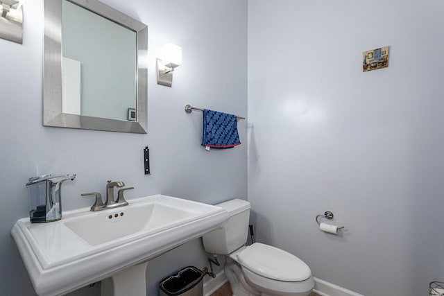 876 Hampstead Ct, Barrington, IL 60010 - half bathroom featuring toilet, baseboards, and a sink