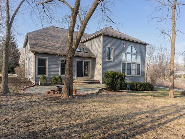 876 Hampstead Ct, Barrington, IL 60010 - view of front of property with a front yard and roof with shingles