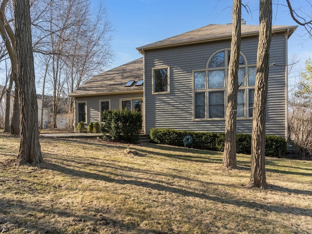 876 Hampstead Ct, Barrington, IL 60010 - view of side of home with a lawn and a shingled roof